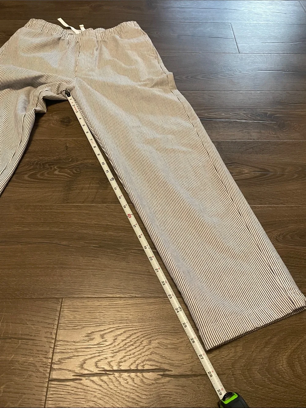 Men's Uniqlo Elastic-Waist Pants White & Navy Seersucker Print, Size Medium